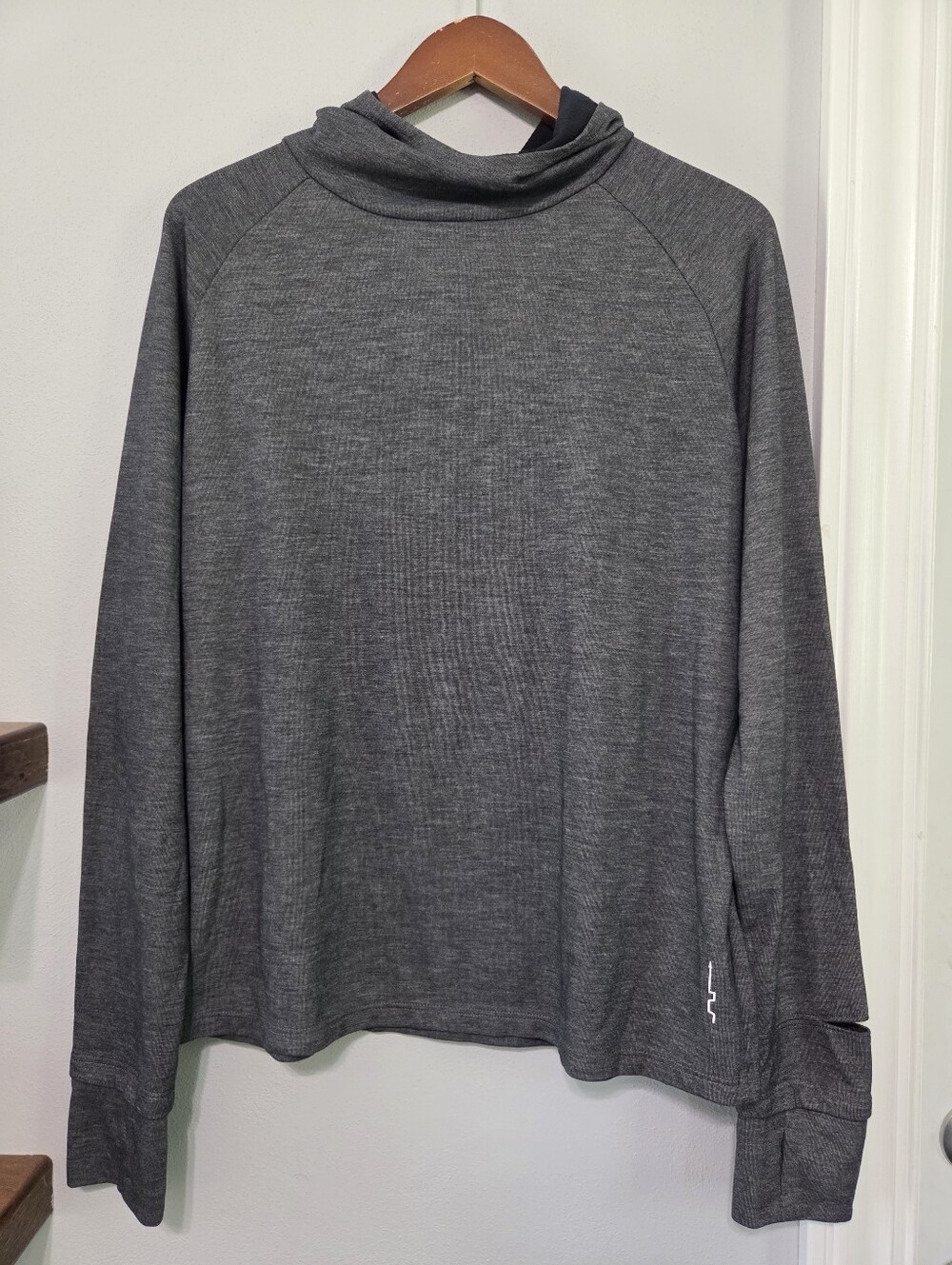 Path Projects Gray Pyrenees Long Sleeve Hooded Running Shirt Men's Size Medium